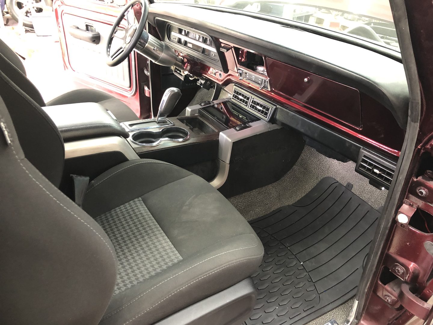1970-f100-coyote-swap-6r80-transmission-interior